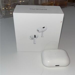 Apple White AirPods Wireless Headset with Charging Case